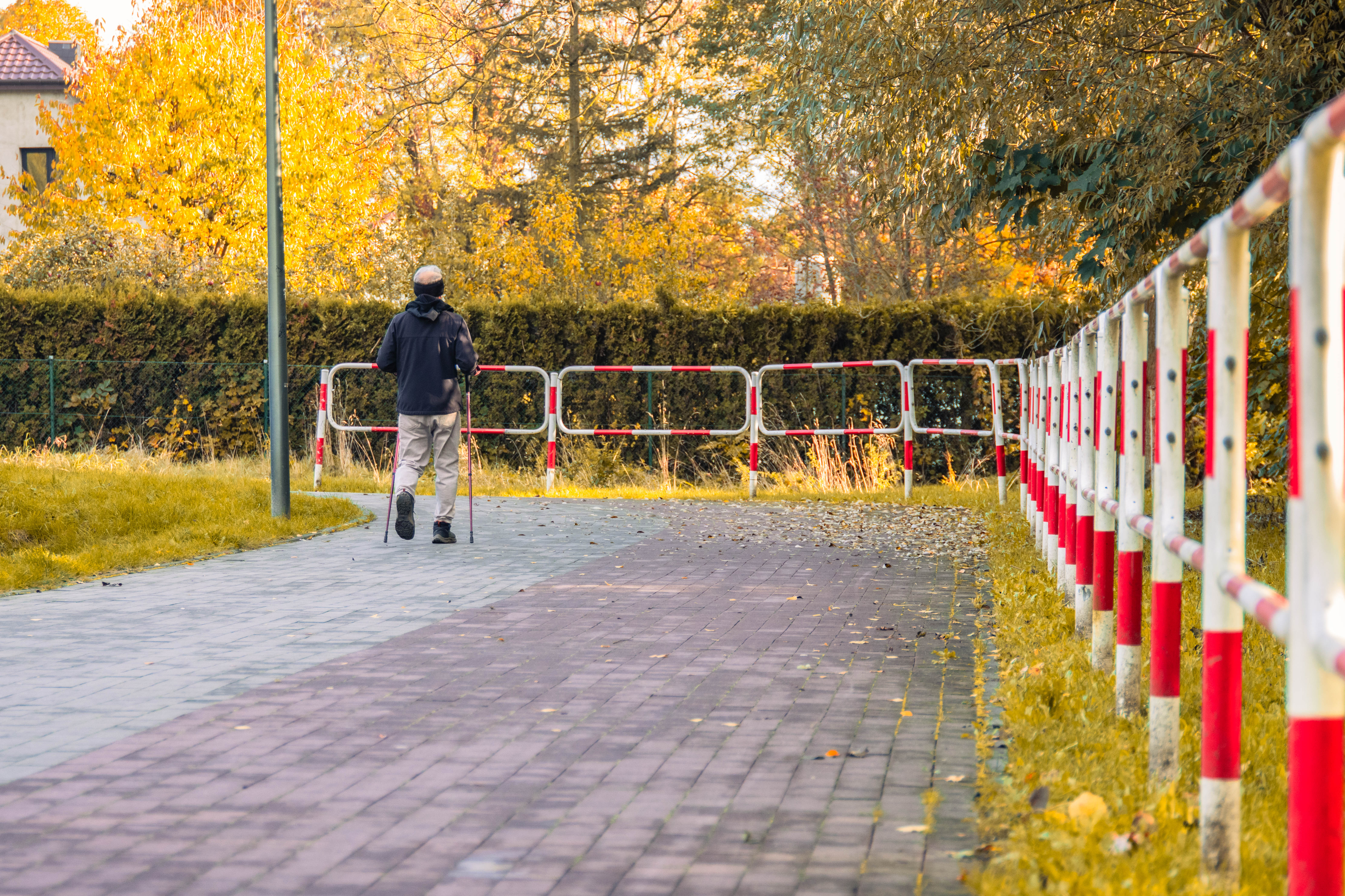 Mężczyzna spacerujący na&nbsp;Trzech Wzg&oacute;rzach