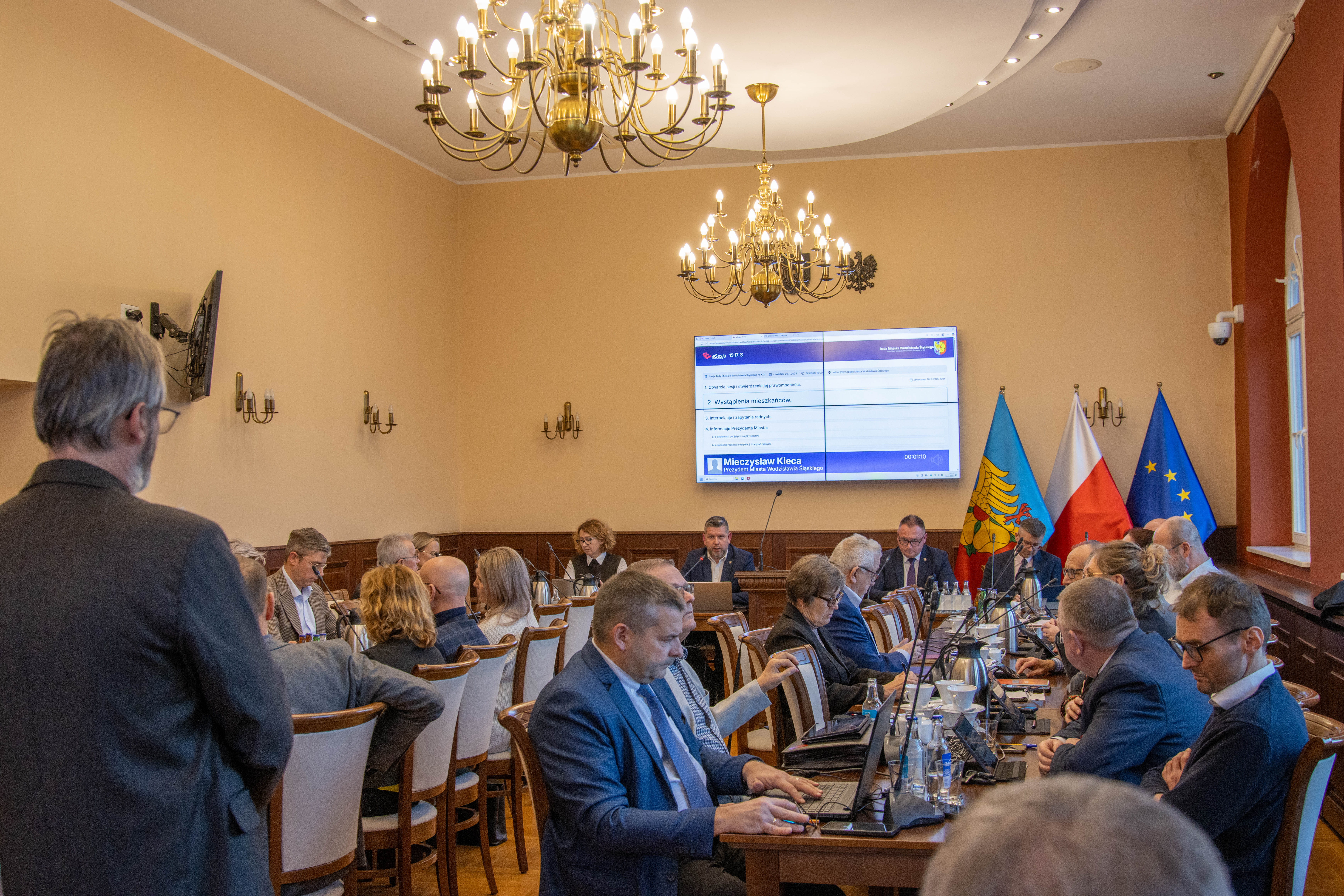 Radni podczas sesji Rady Miejskiej Wodzisławia Śląskiego