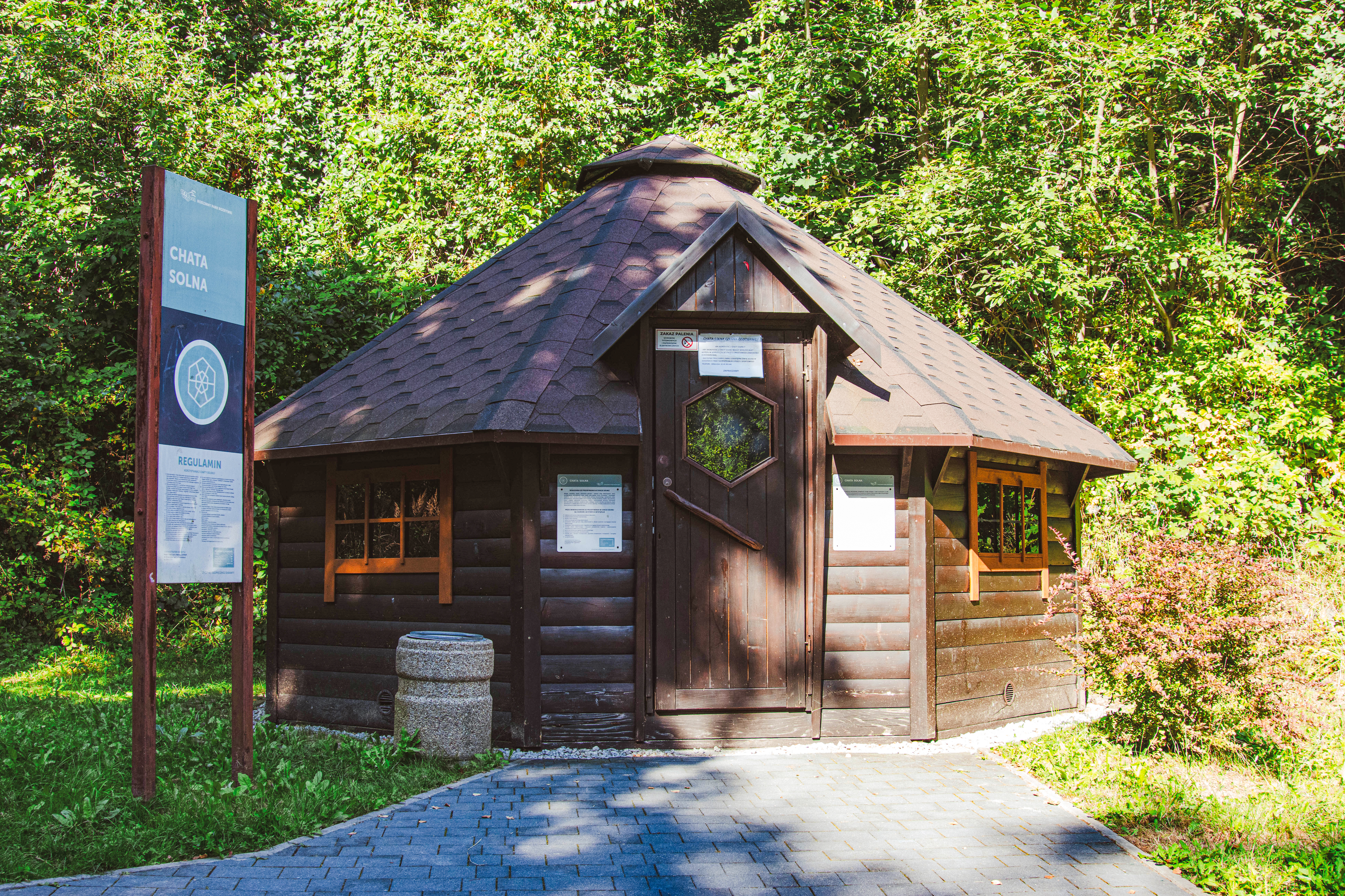 Chata solna znajdująca się w&nbsp;Rodzinnym Parku Rozrywki "Trzy Wzg&oacute;rza"