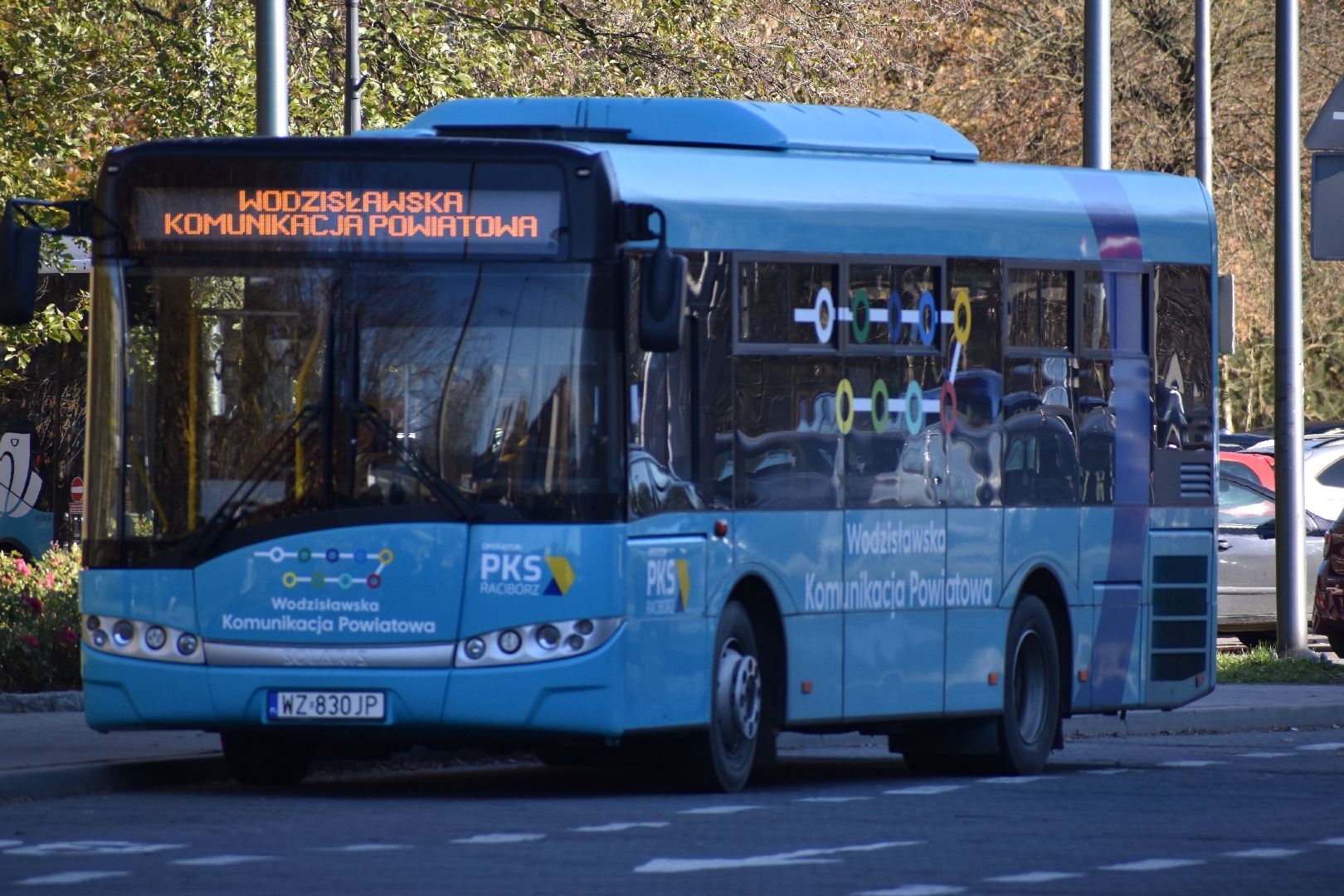 Niebieski autobus
