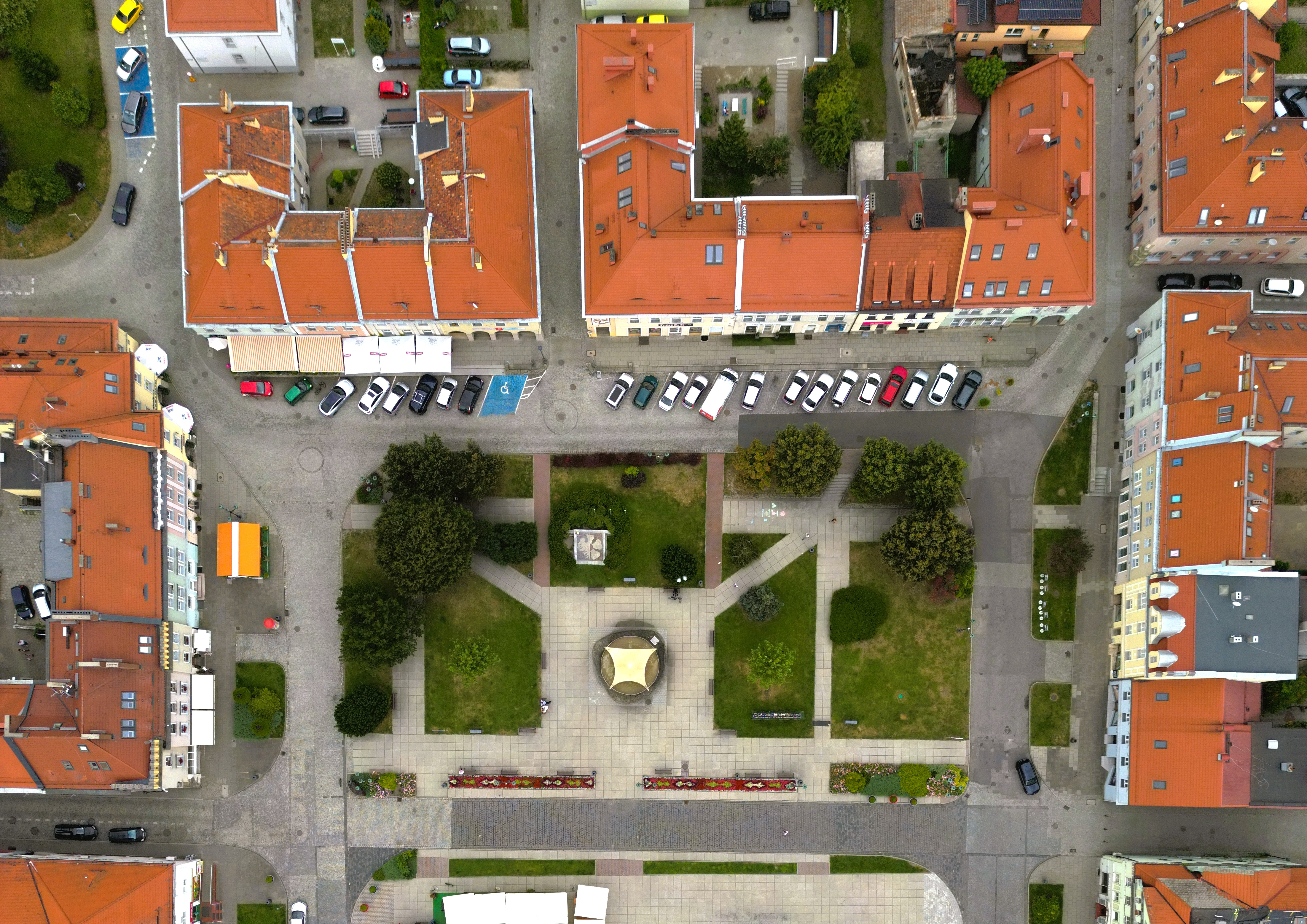 G&oacute;rna pierzeja rynku z&nbsp;lotu ptaka 