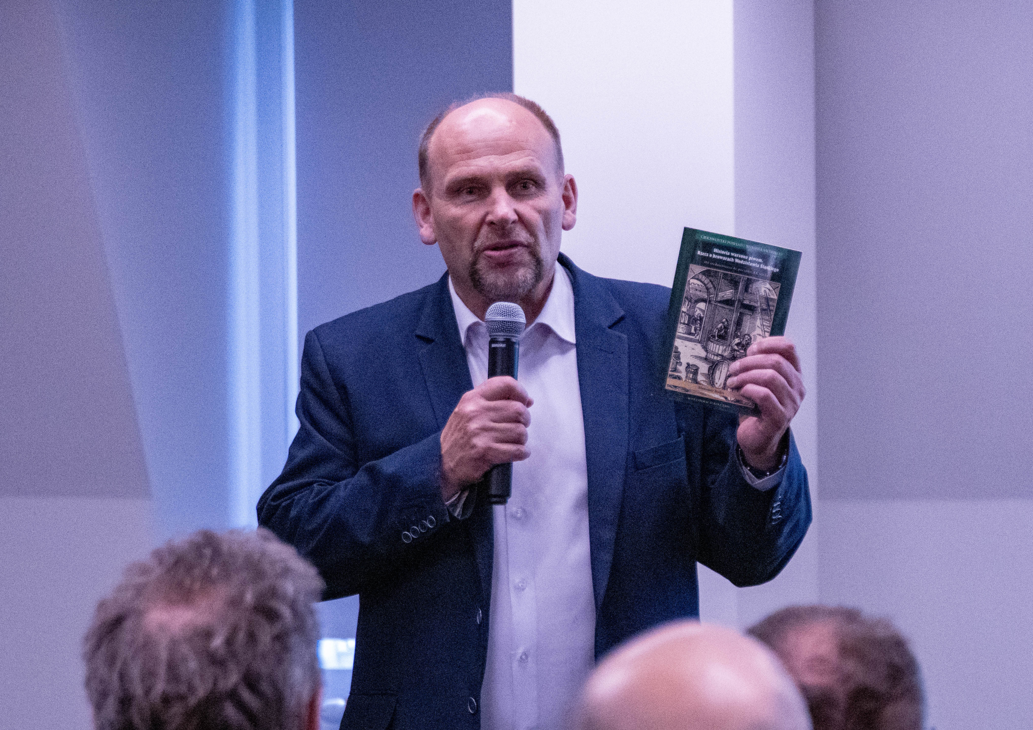 Sławomir Kulpa podczas wykładu w&nbsp;Muzeum w&nbsp;Wodzisławiu Śląskim