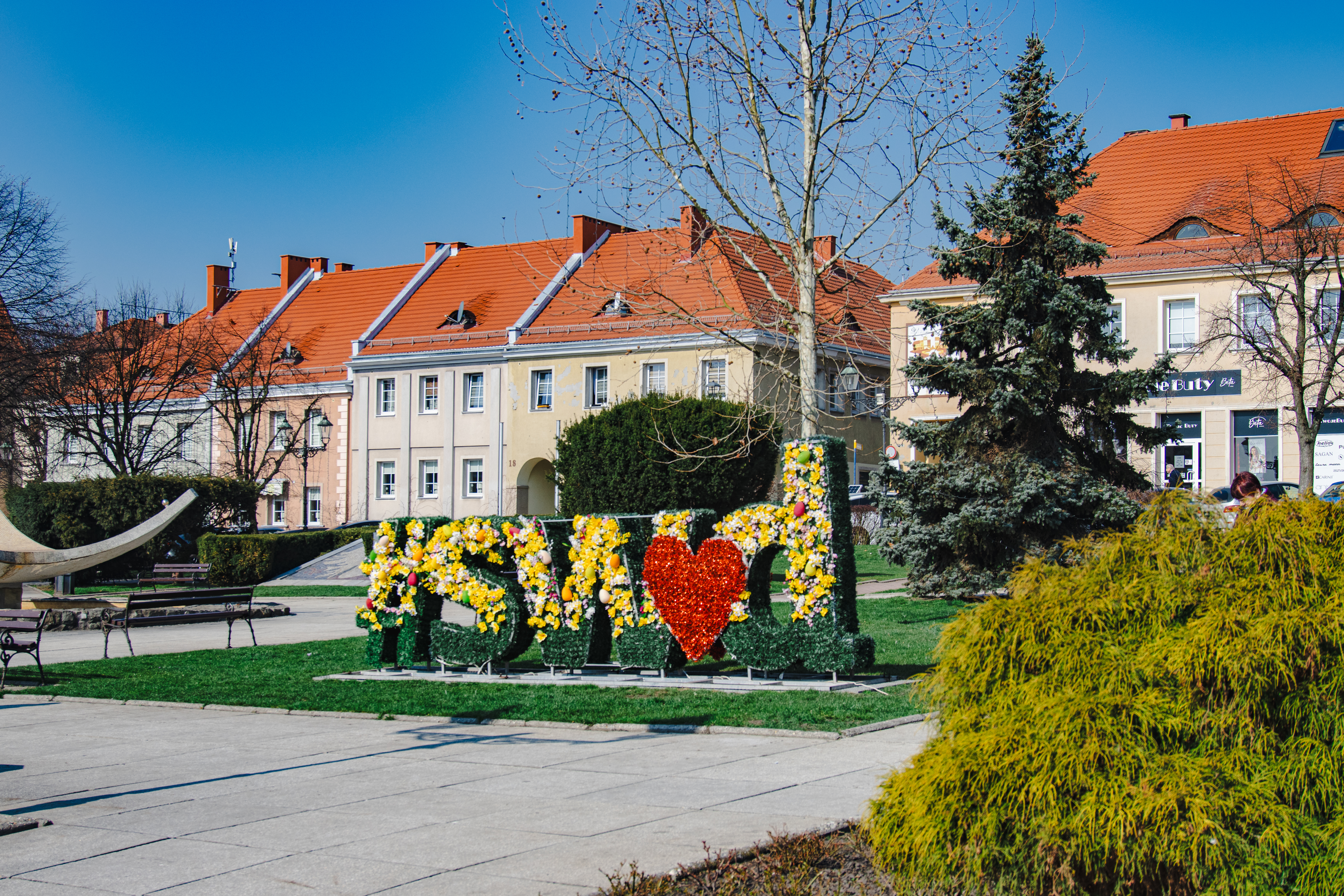 Napis #SWD na&nbsp;wodzisławskim rynku