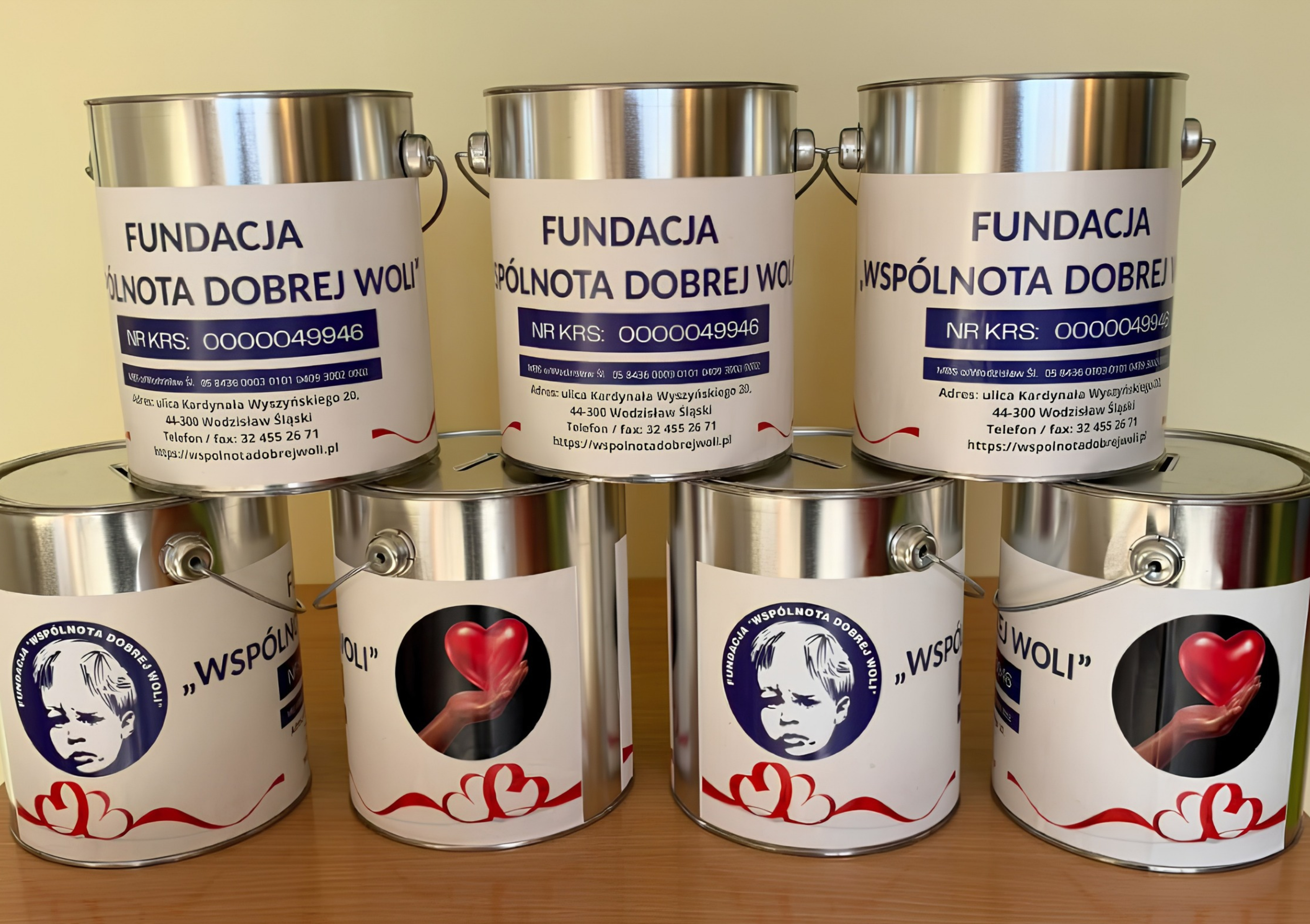 Puszki do zbi&oacute;rki fundacji Wsp&oacute;lnota Dobrej Woli