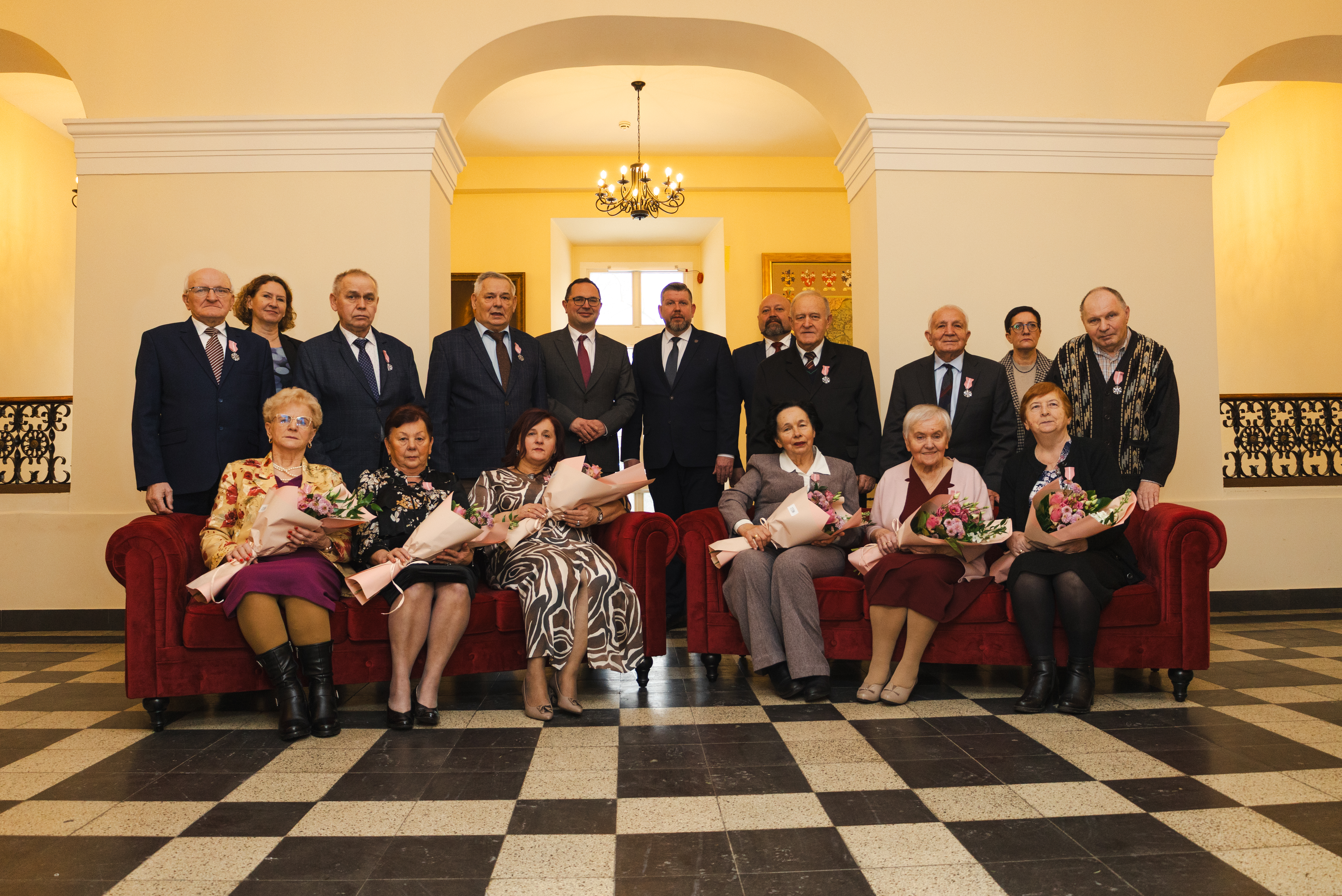 Jubilaci świętujący rocznicę zawarcia związku małżeńskiego