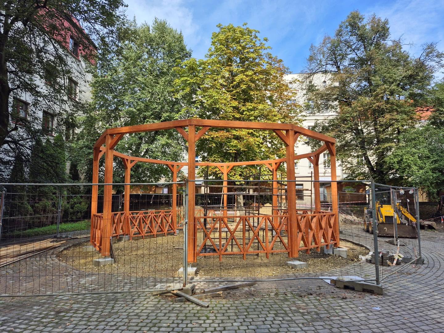 Budowa altany w&nbsp;Parku Zamkowym