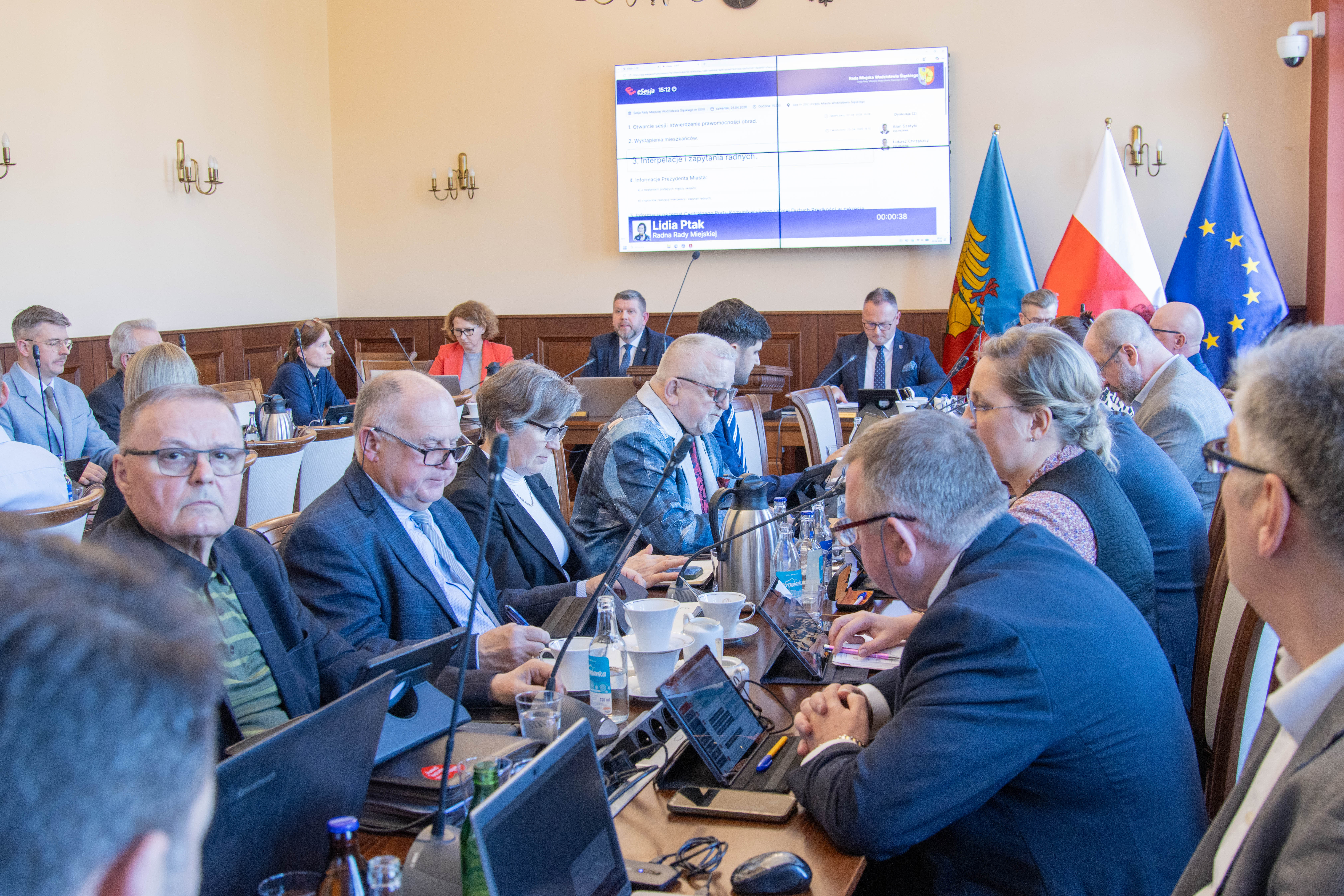 Radni podczas sesji Rady Miejskiej Wodzisławia Śląskiego