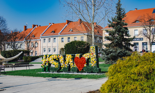 Napis #SWD na wodzisławskim rynku