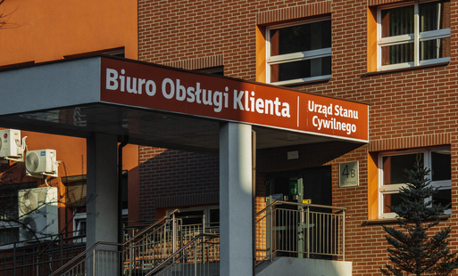 Wejście do Biura Obsługi Klienta Urzędu Miasta Wodzisławia Śląskiego