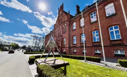 Widok na Urząd Miasta w Wodzisławiu Śląskim