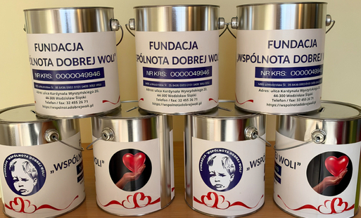 Puszki do zbiórki fundacji Wspólnota Dobrej Woli