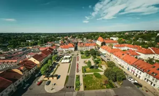 Zdjęcie do Nowa organizacja ruchu na rynku -  przetarg na miejsca postojowe. Do kiedy wadium?